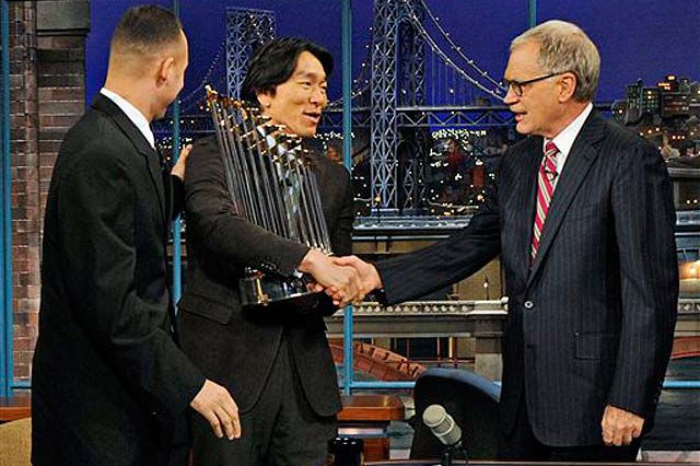 David Letterman congratulates Hideki Matsui with Derek Jeter looking on